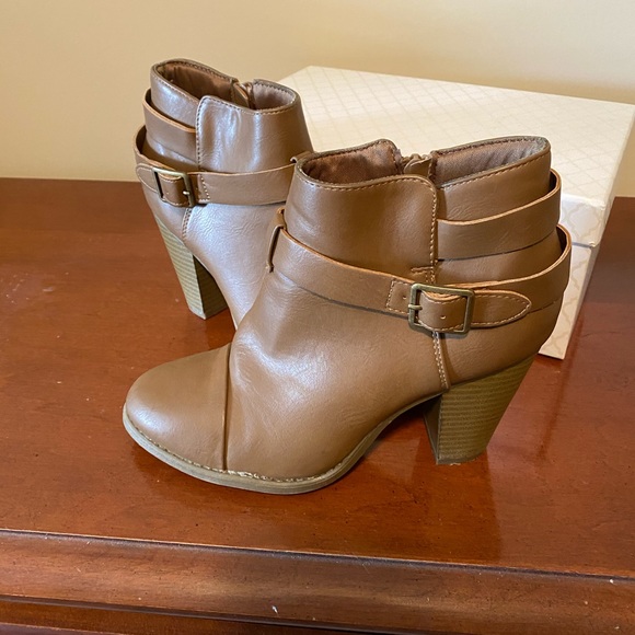 LC Lauren Conrad Shoes - LC Lauren Conrad Tan Heeled Booties